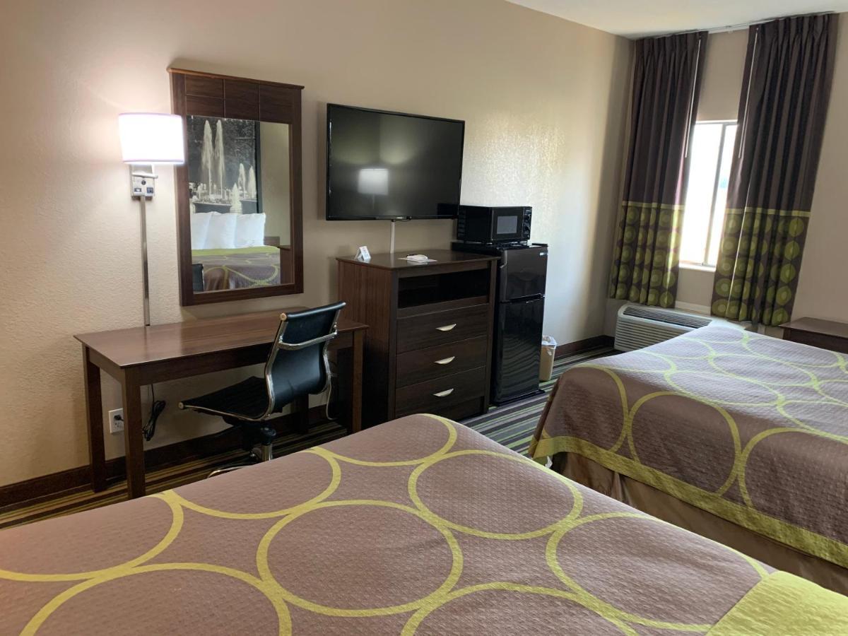 Super 8 By Wyndham Hotel